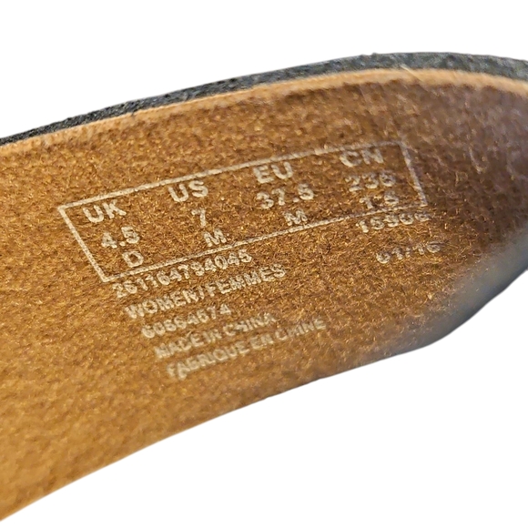 Clarks Black and White Wedge Sandals with Modern Design - Picture 6 of 6